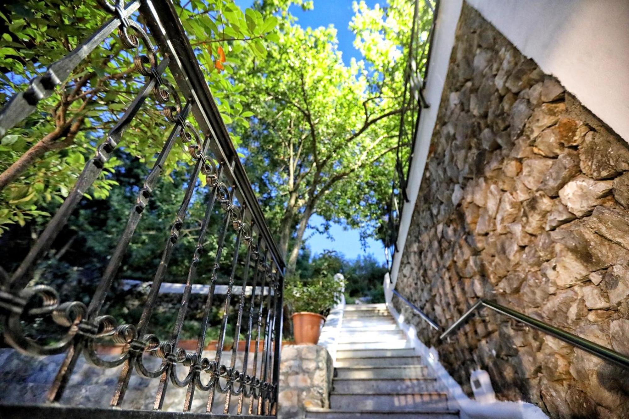 Hotel Labiatan Zogaj  Экстерьер фото